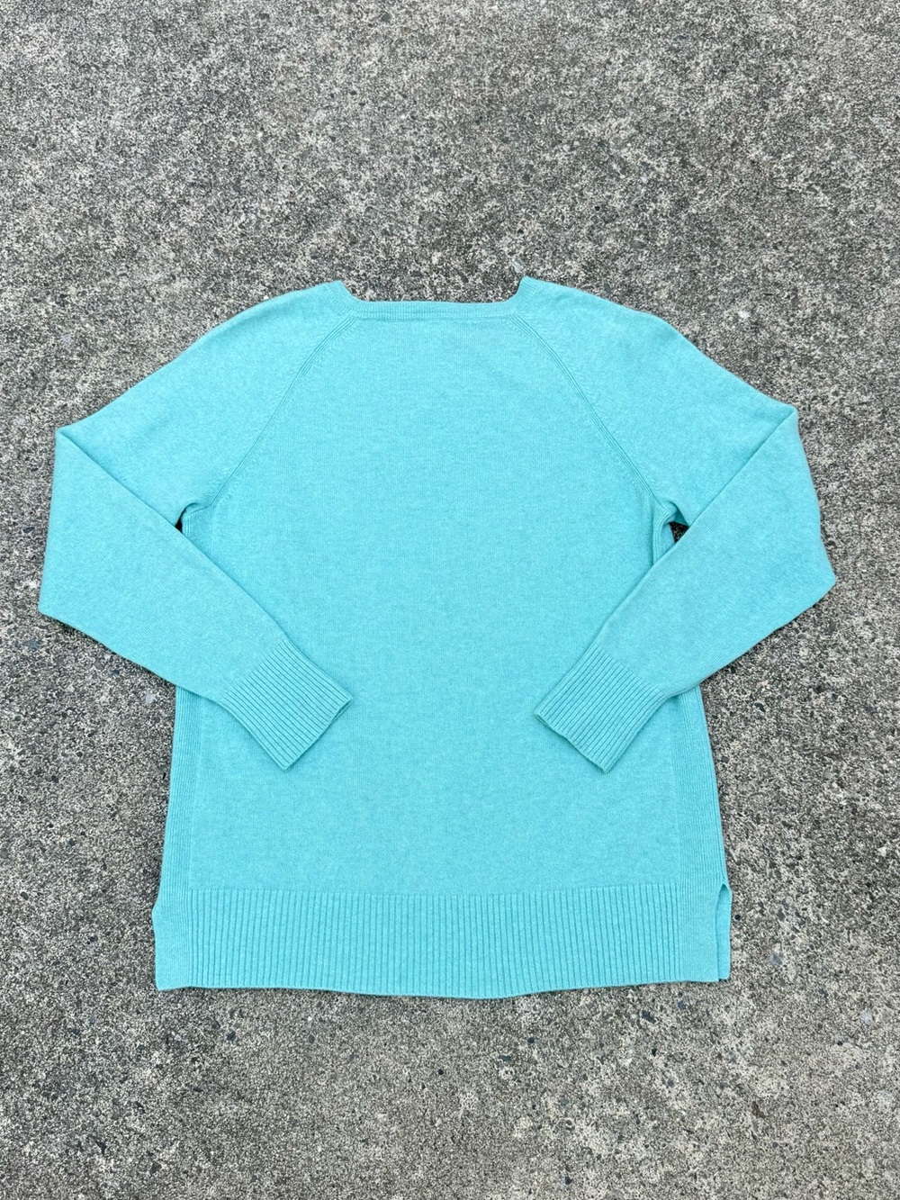 L.L. Bean Women’s Aqua Crewneck Sweater - Picture 4 of 9